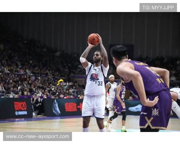 山东高速男篮强势外线表现，三分球继续主宰赛场